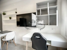 SPACIEUX T1 MEUBLE 28.05 m² avec espace nuit ( lit double 160 cm avec dressing)