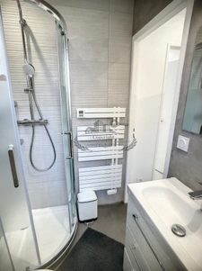 SPACIEUX T1 MEUBLE 28.05 m² avec espace nuit ( lit double 160 cm avec dressing)