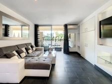 Dpt Var (83), à louer à l'année SAINT RAPHAEL : Superbe Studio 31 m2 Front de Mer et proche centre ville. Terrasse & Parking