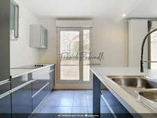Beau T3 72 m²  VILLEURBANNE (69) CHARPENNES – Place Charles Hernu avec terrasse 75 m²