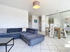 Charming 2-bedroom apartment, 74 m², unobstructed view, with cellar and parking, in Villeurbanne, near Montchat.