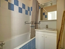 Dpt Gironde (33), for rent 30 km from BORDEAUX - FURNISHED T2 with parking - Top floor, quiet, open view