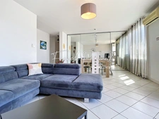 Charming 2-bedroom apartment, 74 m², unobstructed view, with cellar and parking, in Villeurbanne, near Montchat.