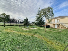 Dpt Gironde (33), for rent 30 km from BORDEAUX - FURNISHED T2 with parking - Top floor, quiet, open view