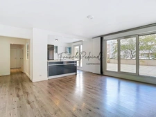 Beau T3 72 m²  VILLEURBANNE (69) CHARPENNES – Place Charles Hernu avec terrasse 75 m²