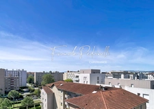 Charming 2-bedroom apartment, 74 m², unobstructed view, with cellar and parking, in Villeurbanne, near Montchat.