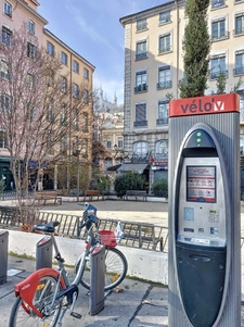 Dpt Rhône (69), Magnifique T2  VIEUX LYON 45m² Meublé  Rue Lainerie
