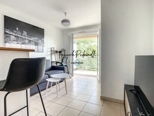 Dpt Gironde (33), for rent 30 km from BORDEAUX - FURNISHED T2 with parking - Top floor, quiet, open view