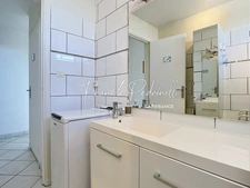 Charming 2-bedroom apartment, 74 m², unobstructed view, with cellar and parking, in Villeurbanne, near Montchat.