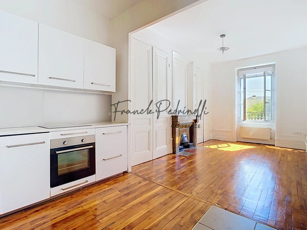 A VENDRE T2 42 m² 150 m de la place Rouget de l’Isle / 15 min Gare Part-Dieu LYON 3EME ARRONDISSEMENT (69)