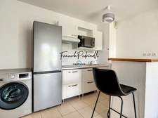 Dpt Gironde (33), for rent 30 km from BORDEAUX - FURNISHED T2 with parking - Top floor, quiet, open view