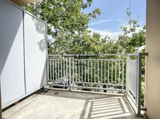 Dpt Gironde (33), for rent 30 km from BORDEAUX - FURNISHED T2 with parking - Top floor, quiet, open view