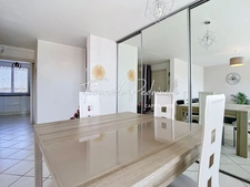 Charming 2-bedroom apartment, 74 m², unobstructed view, with cellar and parking, in Villeurbanne, near Montchat.