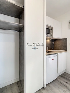 Dpt Rhône (69), à louer LYON 8EME ARRONDISSEMENT T1 18.15  m2 tram T2 et T4   