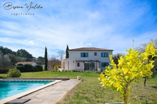 Maison T7 - 200 m²avec piscine, garage et pool house à VERNEGUE proche golf Pont Royal. 