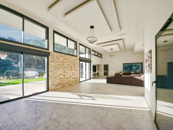 Maison à vendre 7 pièces  (84)