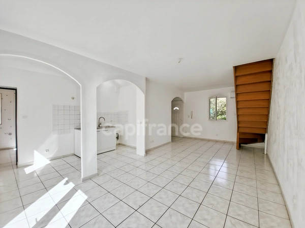 Maison à vendre 4 pièces 73 m3 jardin garage PUYVERT (84)