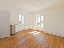 Maison de ville à vendre avec jardin et parking