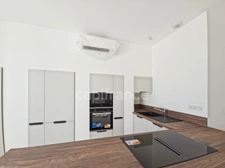 Appartement entièrement rénové avec terrasse et parking