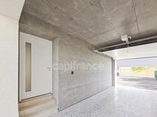 Appartement entièrement rénové avec terrasse et parking