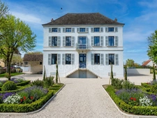 Propriété à vendre composée d'une demeure de Maitre et une deuxième maison avec piscine et jardin