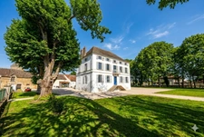 Property for sale comprising a main house and a second house with swimming pool and garden