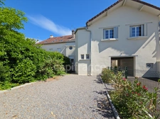 Maison de ville à vendre avec jardin et parking