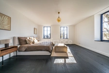Property for sale comprising a main house and a second house with swimming pool and garden