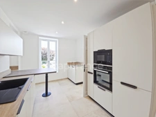 Maison de ville à vendre avec jardin et parking