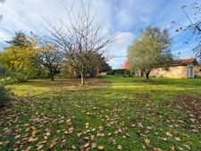 Garage semi-aménagé sur terrain de 1 094 m² GONDRIN (32)