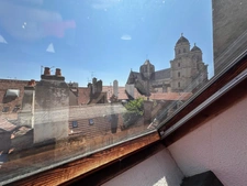 DIJON CENTRE  PLACE SAINT MICHEL UN T3 DE 71.60 M2 AU SOL DANS UN SUPERBE HOTEL PARTICULIER 