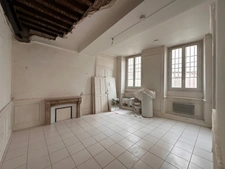 DIJON CENTRE  PLACE SAINT MICHEL T2 DE 41.8M2  DANS UN SUPERBE HOTEL PARTICULIER 