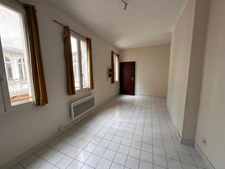DIJON CENTRE  PLACE SAINT MICHEL t2 DE 44.5 M2  DANS UN SUPERBE HOTEL PARTICULIER 