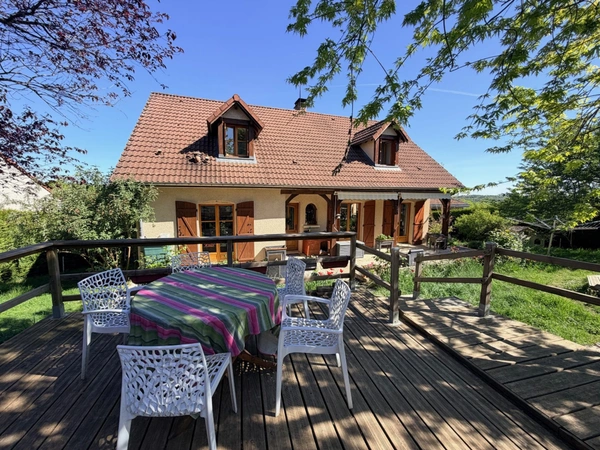 PRAUTHOY BELLE MAISON DE 6 PIECES AVEC GRAND JARDIN.
