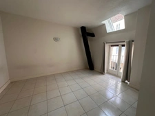 DIJON CENTRE  PLACE SAINT MICHEL t2 DE 44.5 M2  DANS UN SUPERBE HOTEL PARTICULIER 