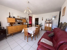 QUARTIER BOURROCHES SUR BEAU TERRAIN DE 412 M2 MAISON D'HABITATION DE 3 PIECES