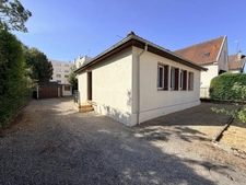 QUARTIER BOURROCHES SUR BEAU TERRAIN DE 412 M2 MAISON D'HABITATION DE 3 PIECES
