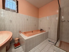 QUARTIER BOURROCHES SUR BEAU TERRAIN DE 412 M2 MAISON D'HABITATION DE 3 PIECES