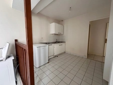 DIJON CENTRE  PLACE SAINT MICHEL t2 DE 44.5 M2  DANS UN SUPERBE HOTEL PARTICULIER 