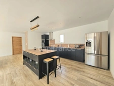 Ensemble immobilier de 368 m2 divisé en 3 habitations, piscine, terrain 1683 m2 à VESCOVATO (Haute Corse)
