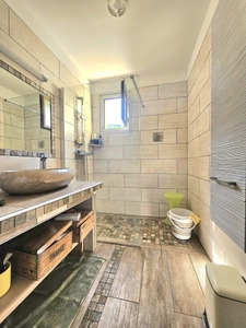 A vendre Appartement T5 de 98 m2, 4 chambres, véranda, parking à LUCCIANA 20290 (HAUTE CORSE)