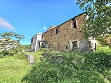 Deux maisons de village en pierre, 150 m2 à rénover avec jardin et caves aménageables à SAN LORENZO, HAUTE CORSE (20)