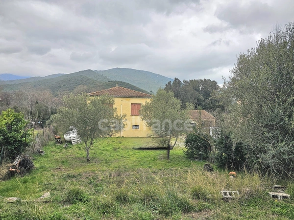 Maison 5 pièces, 4 chambres, grand garage de 100 m2, atelier, terrain de 4186 m2 c0nstructible à FRANCARDO (20236)