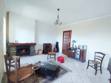 Belle maison en pierre rénovée, 4 chambres dont une chambre indépendante, très calme, jardin, vue montagne à BISINCHI (Haute Corse)