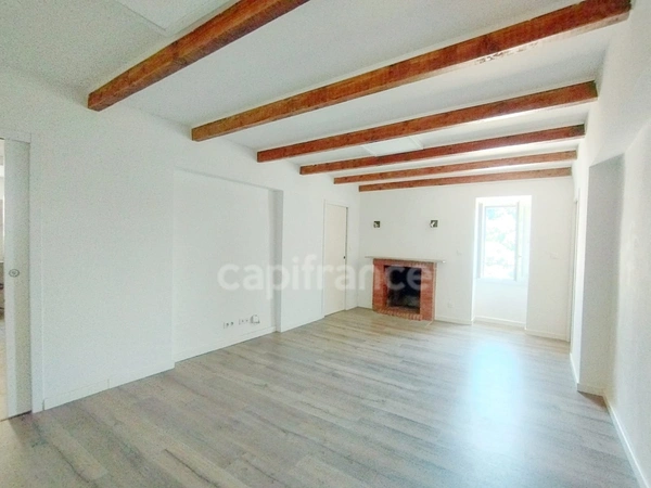 Appartement T4 de 80 m2 entièrement rénové au cœur du village de LUCCIANA