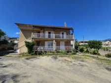 A vendre maison de 300 m2 divisées en 4 habitations, terrain 1395 m2, garage et terrain cOnstructible à MONTE (Haute Corse)