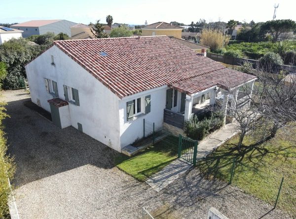 Maison de plain-pied de 144 m2 au total, 2 maisons indépendantes, jardins, terrasses, parking, sans vis-à-vis et proche des commerces à FOLELLI, Haute Corse (20)