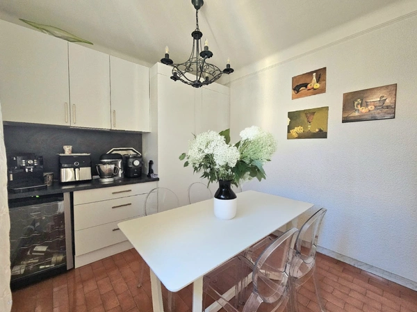 Bel appartement lumineux T5 de 134 m2, 4 chambres, 2 salles d'eau au centre de BASTIA (20200)
