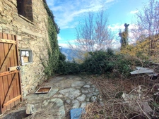 Maison en pierre 7 pièces, 120 m2 + caves, à rénover entièrement à PIE D'OREZZA, Campodonico (HAUTE CORSE)