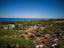 A vendre maison de vacances traversante de 31m2, dans une résidence en bord de mer avec piscines, activités et restaurant à Castellare di Casinca (HAUTE CORSE)
